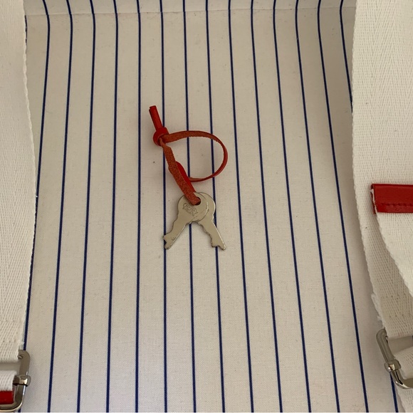 Like new Globetrotter Suitcase - Picture 9 of 10